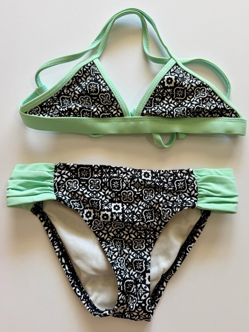 Reef Girls Size 7 Bikini Swimsuit 2 Piece Mint Green Black White Ruched